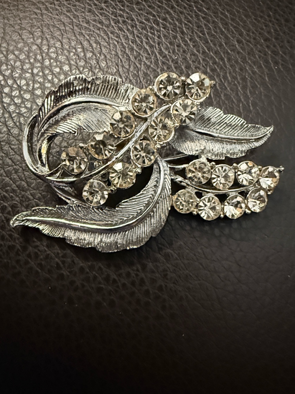 Vintage Overlapping Leaves Silvertone Brooch Clear Stones